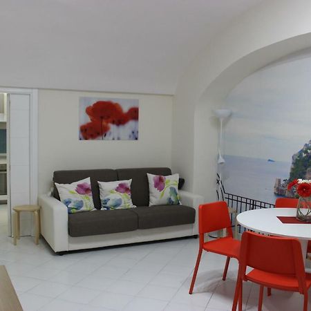 Napoli A Chiaia Apartment ภายนอก รูปภาพ