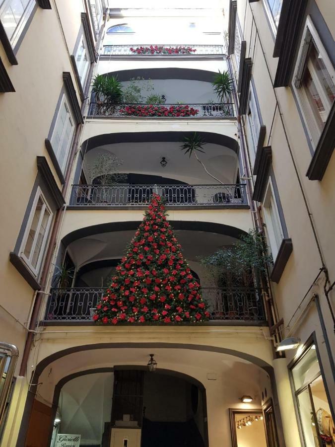 Napoli A Chiaia Apartment ภายนอก รูปภาพ