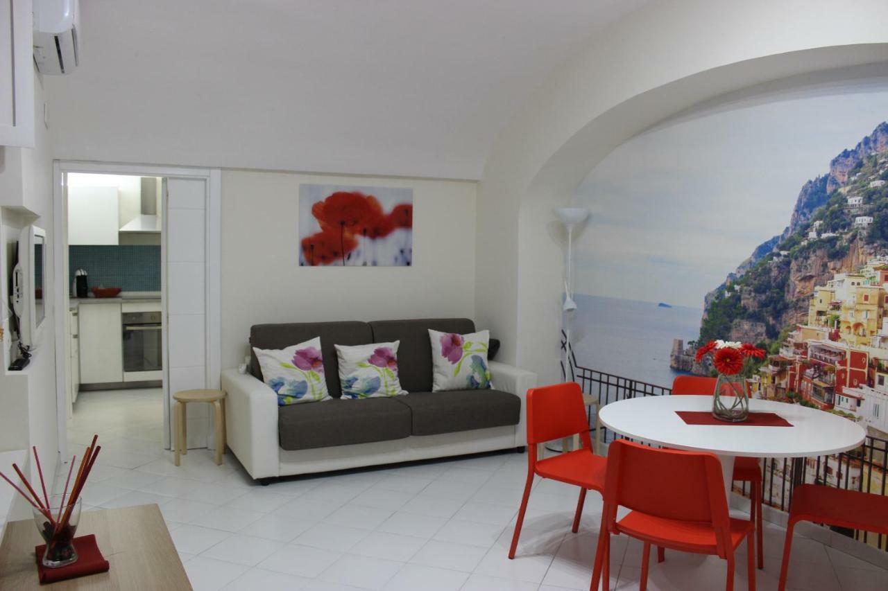 Napoli A Chiaia Apartment ภายนอก รูปภาพ